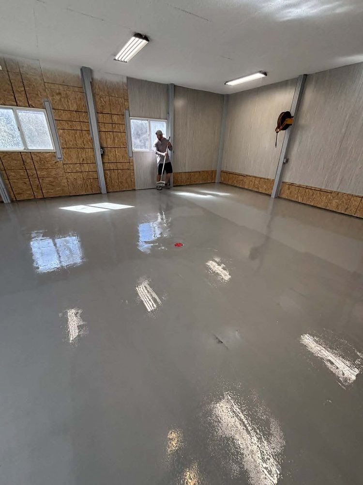 Grey Flake Large Finished Kansas City, MO by HH Next-Level Epoxy