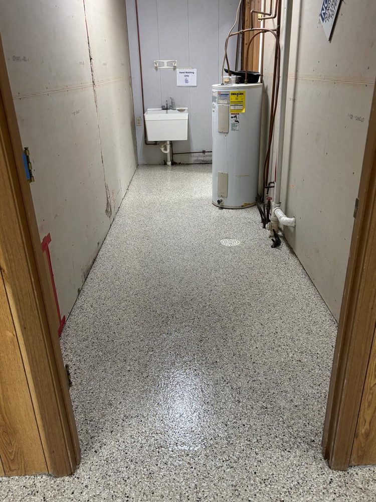 Grey Flake · Shop Floor Kansas City, MO by HH Next-Level Epoxy