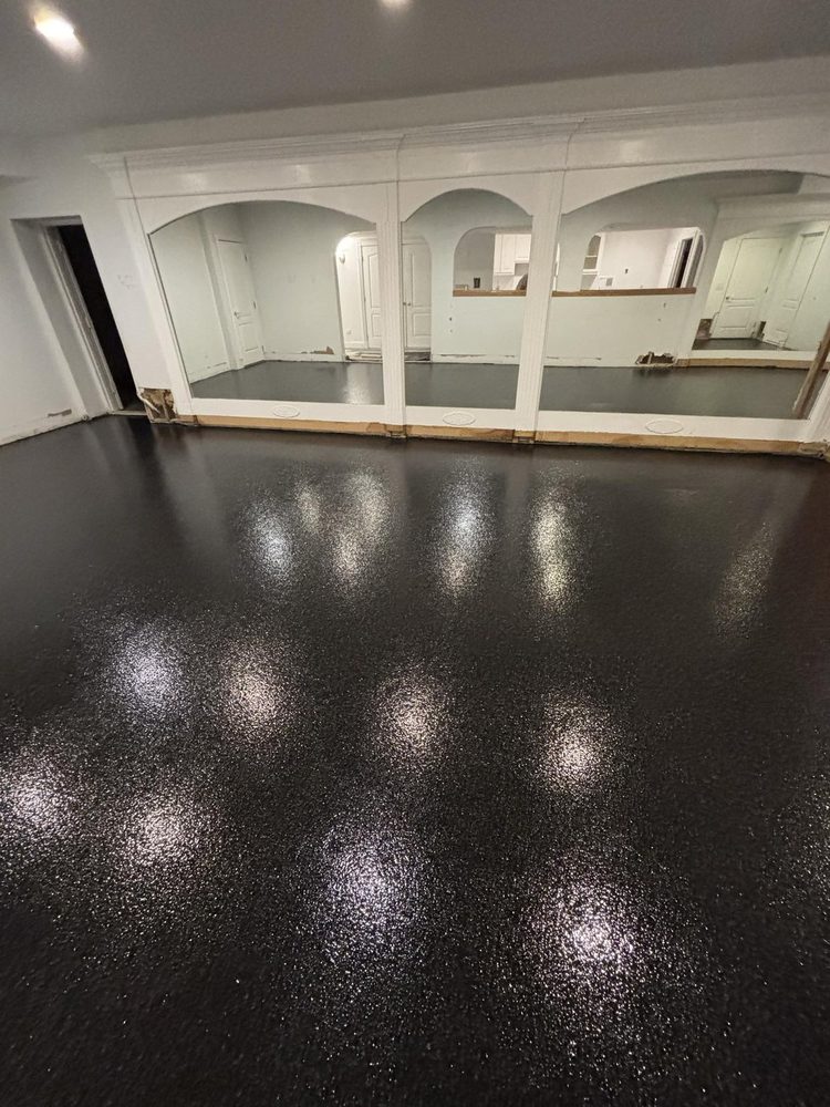 Grey Flake · Angle View Kansas City, MO by HH Next-Level Epoxy
